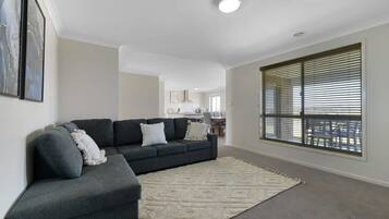 Televisión, oficina