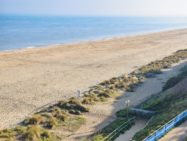 Fishing - Enjoy the seaside with just a short walk to a wonderful, sandy beach. (Scratby)