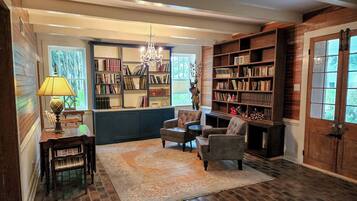 Rumah, Beberapa Tempat Tidur | Area keluarga | Televisi layar datar 60-inci dengan saluran TV kabel dan TV