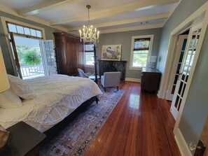 Egyptian cotton sheets, premium bedding, free WiFi, bed sheets - Marguerite Bed and Breakfast (St. Gabriel)