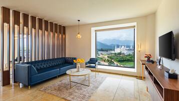 Sultan Grand | Area keluarga | Smart TV 40-inci dengan saluran TV satelit dan TV