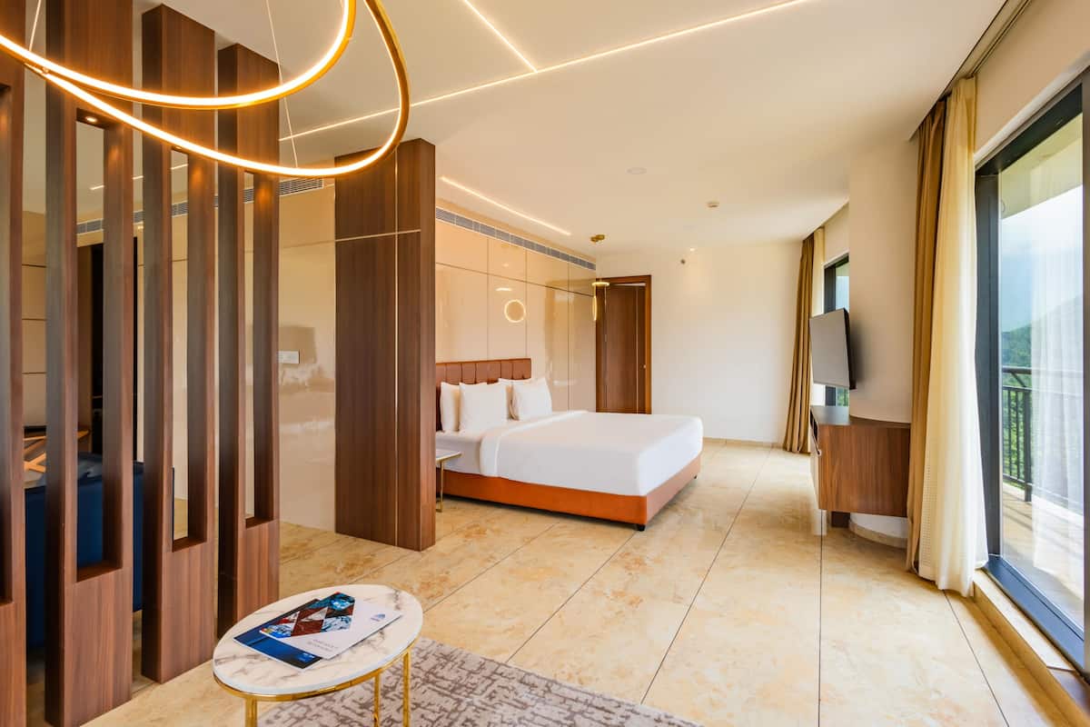 Sultan Grand | Ropa de cama de alta calidad, minibar, caja fuerte y escritorio