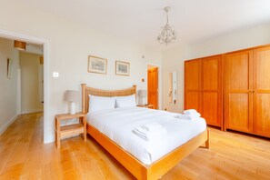 Basic-Haus, Mehrere Betten | 3 Schlafzimmer, Bettwäsche