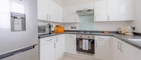 Basic House, Multiple Beds | Private kitchen