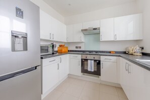 Basic-Haus, Mehrere Betten | Eigene Küche | Kochgeschirr/Geschirr/Besteck