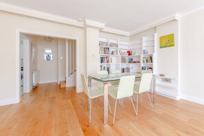Basic House, Multiple Beds | Dining - Spacious and Central 3 Bedroom House in Paddington (London)
