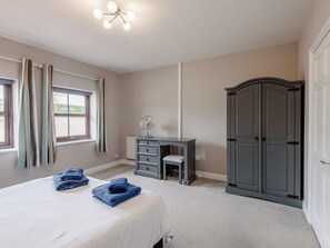 2 bedrooms, free WiFi, bed sheets - 2 bedroom accommodation in Ashby cum Fenby (Ashby cum Fenby)