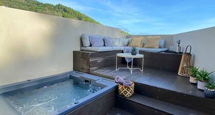 Luxury Suite with a queen's double bed and private jacuzzi.