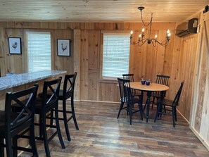 Dining - Rustic Romantic Ridgeview Cottage at Autumn Ridge (Lexington)