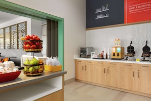Buffet déjeuner gratuit tous les jours