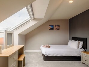 3 bedrooms, free WiFi, bed sheets