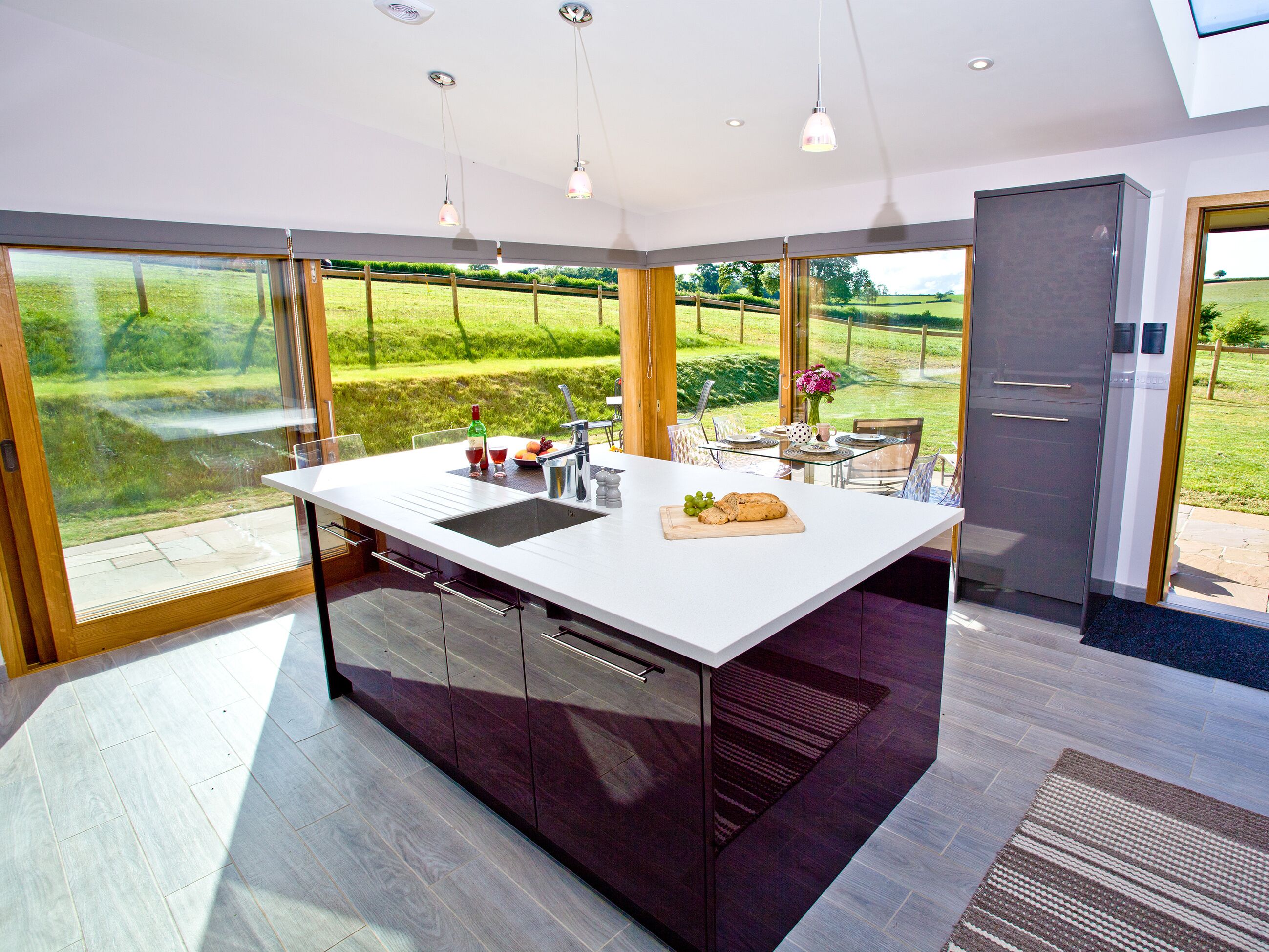 Lavavajillas y congelador 