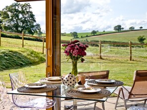 Outdoor dining - 2 bedroom accommodation in Chard (Chard)