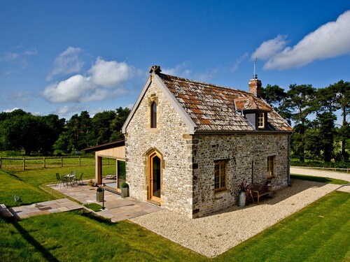 2 bedroom accommodation in Chard