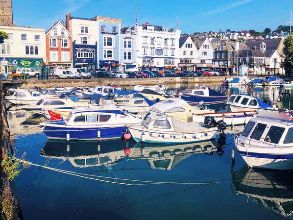 Marina - 3 bedroom accommodation in Town & Victoria Road (Town & Victoria Road)