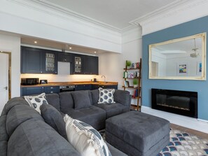 Living area - 3 bedroom accommodation in Town & Victoria Road (Town & Victoria Road)