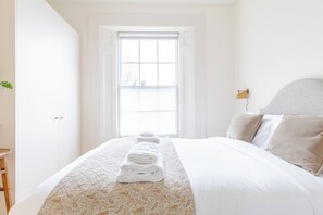 1 chambre, fer et planche à repasser, draps fournis