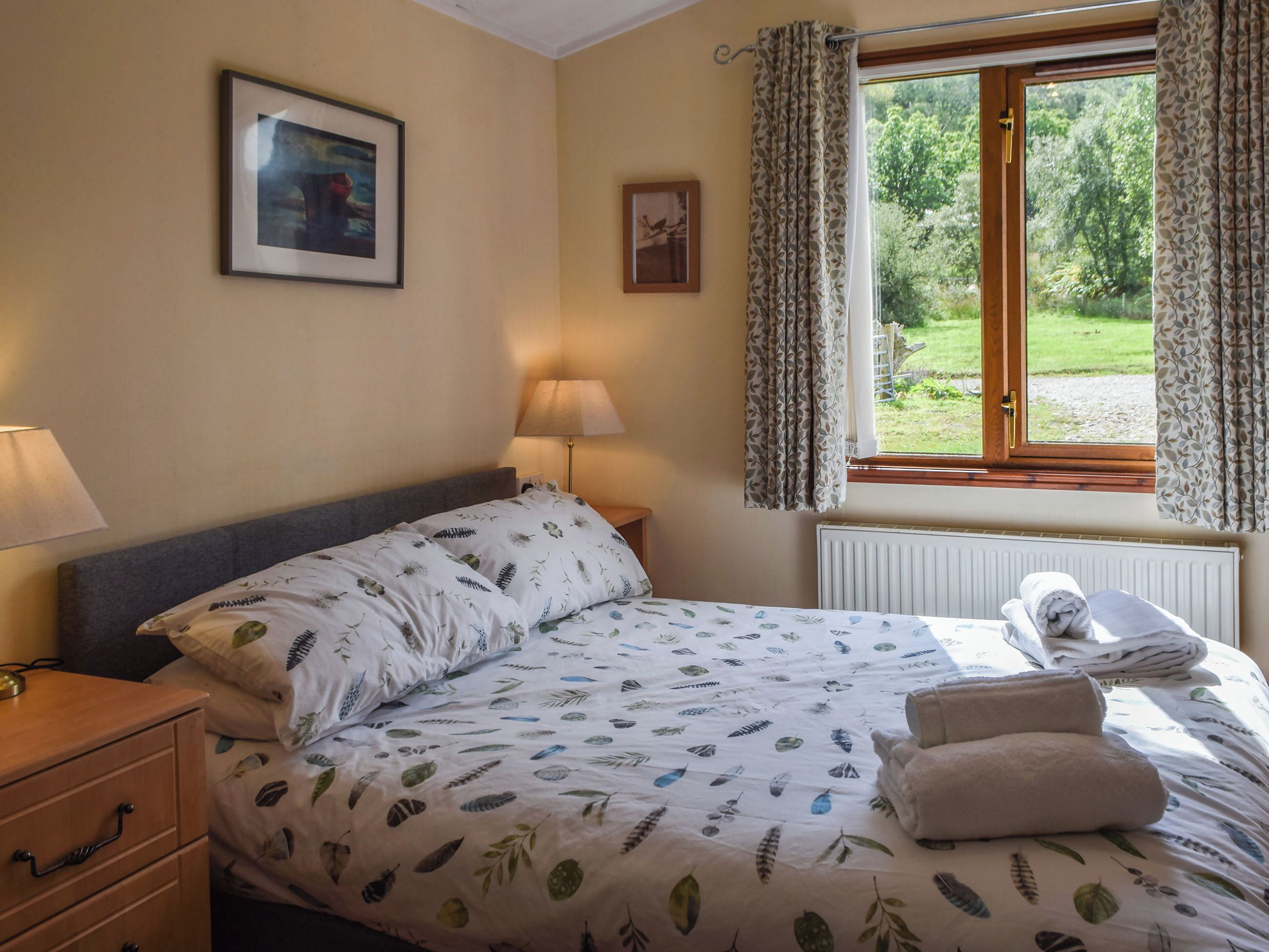 3 bedrooms, bed sheets