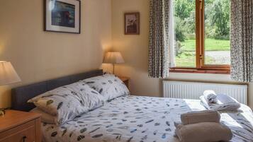 3 bedrooms, bed sheets