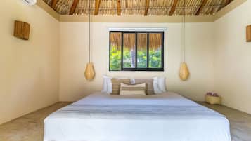 1 slaapkamer, luxe beddengoed, donsdekens, een bureau