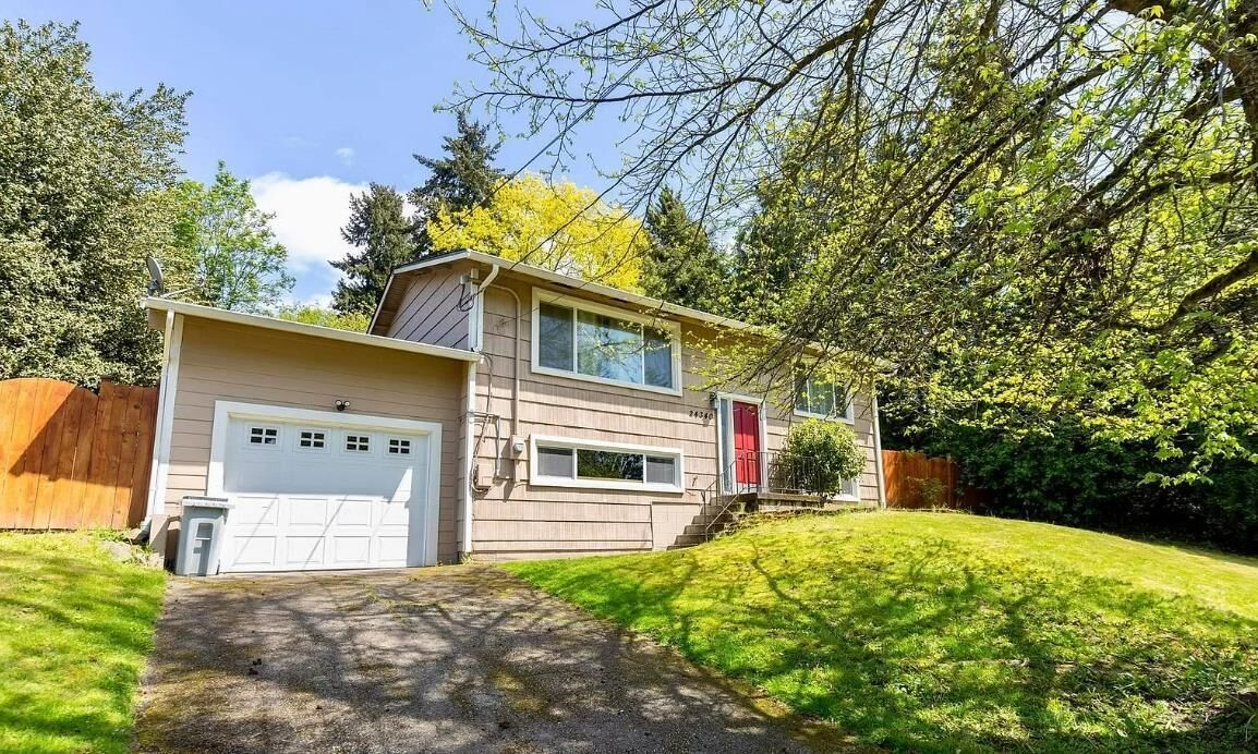 Four Bedroom Two Bathroom House Stylish Two Story Clean Spacious Modern Quiet 