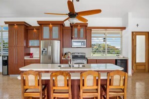 Fridge, microwave, oven, stovetop - A Tranquil Sanctuary with 360° Views, Villa Rosalia (Morovis)