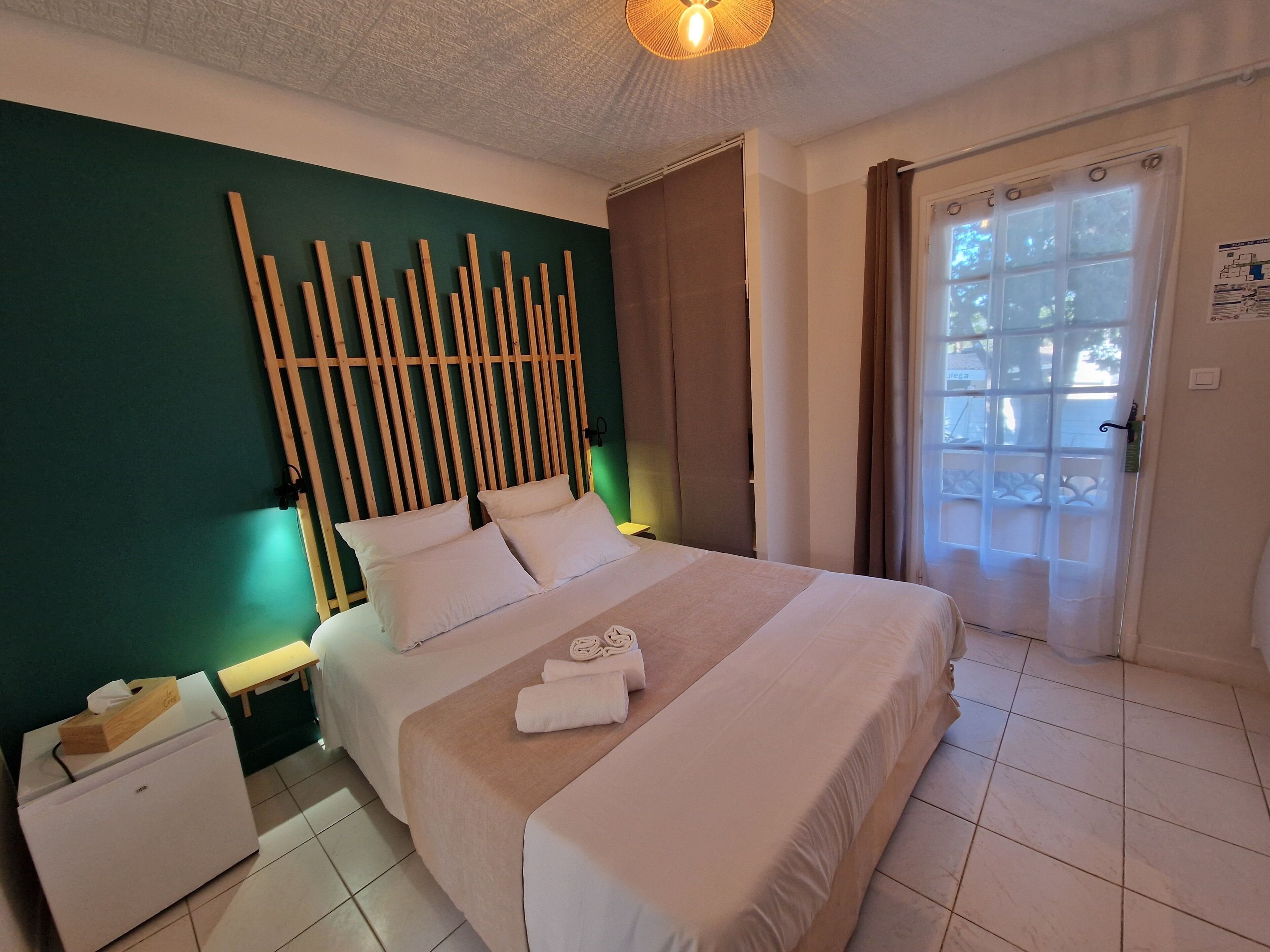 Quarto standard | Individualmente decorados, individualmente mobiliados, escrivaninha