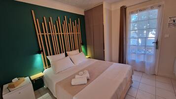 Quarto standard | Individualmente decorados, individualmente mobiliados, escrivaninha