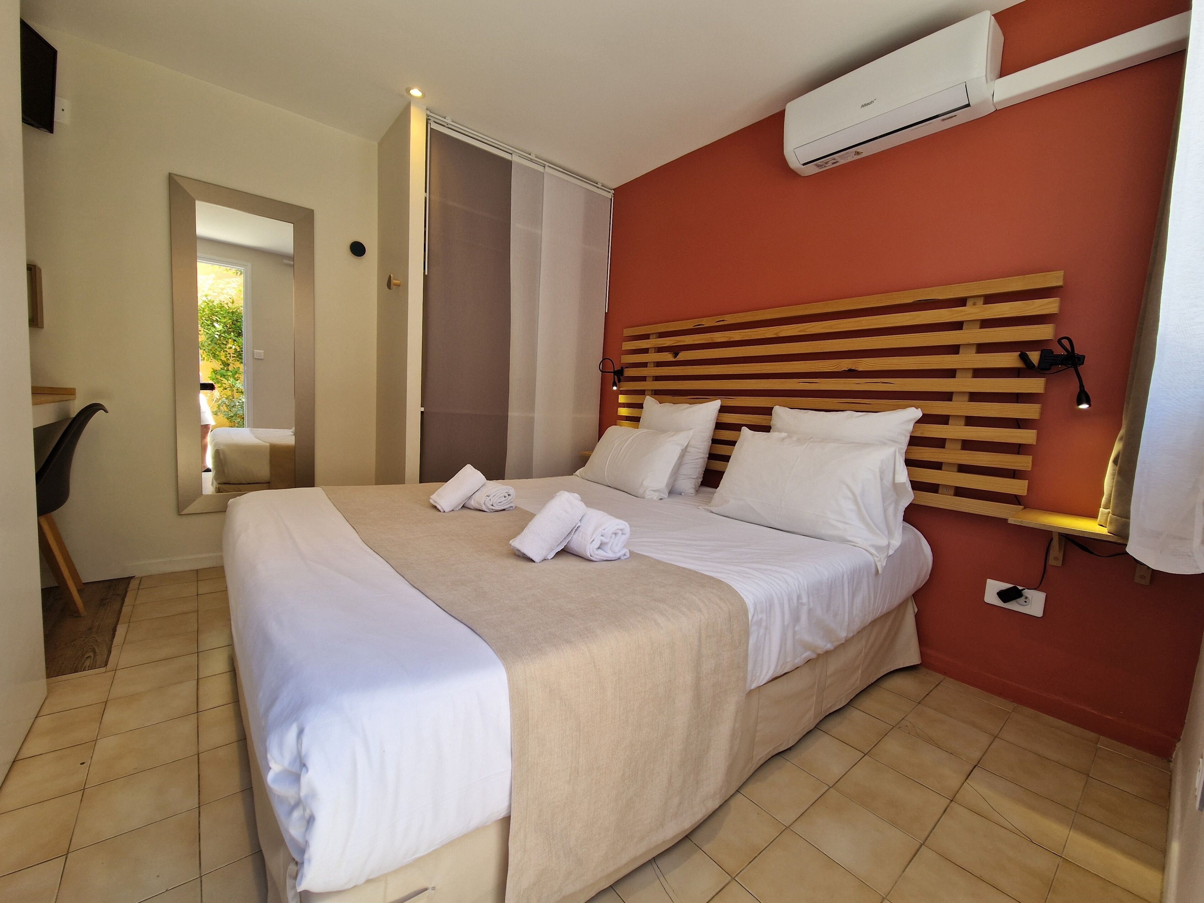 Family Room, 1 Bedroom, Bathtub | Individually decorated, individually furnished, desk, laptop workspace