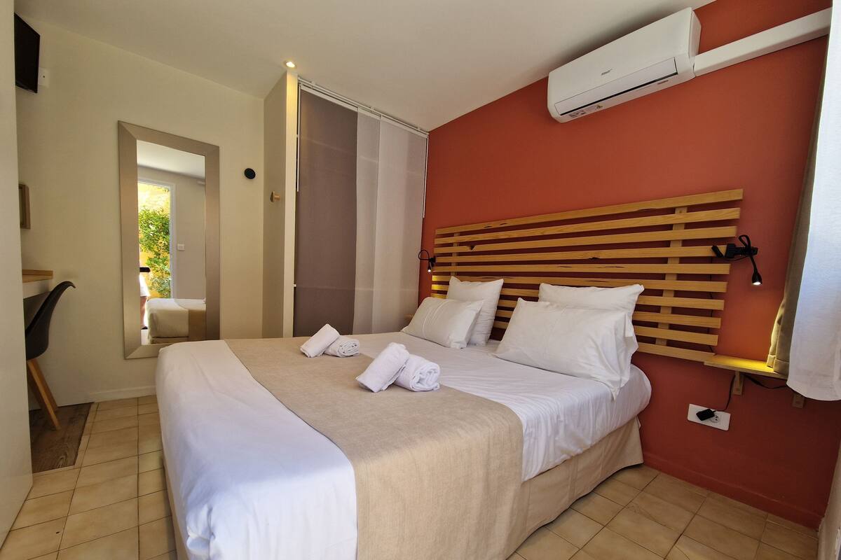 Family Room, 1 Bedroom, Bathtub | Individually decorated, individually furnished, desk, laptop workspace