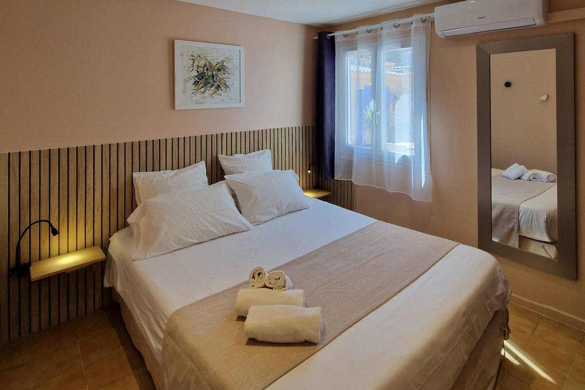 Family Room | Individually decorated, individually furnished, desk, laptop workspace