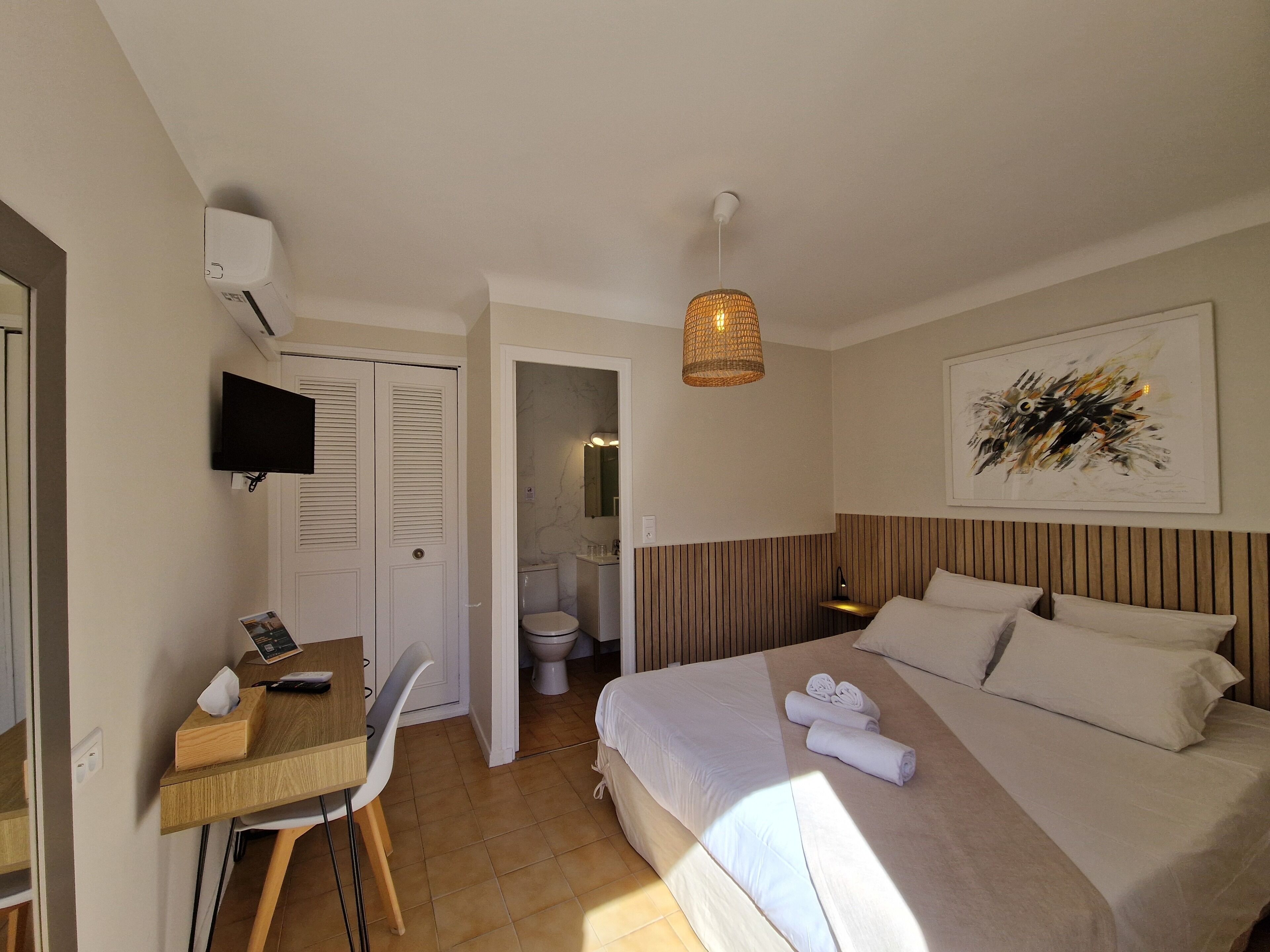 Comfort Room (1) | Individually decorated, individually furnished, desk, laptop workspace