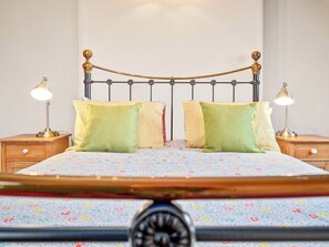 3 bedrooms, free WiFi, bed sheets