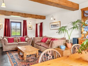 Living area - 3 bedroom accommodation in Tenby (Tenby)