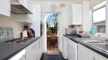 Dishwasher, cookware/dishes/utensils