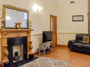 Living area - 4 bedroom accommodation in Whitby (Whitby)