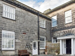 Exterior - 4 bedroom accommodation in Whitby (Whitby)