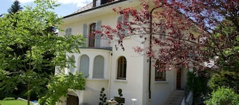 Historic family home with private fenced park (3.5 bedrooms -1 bathroom)