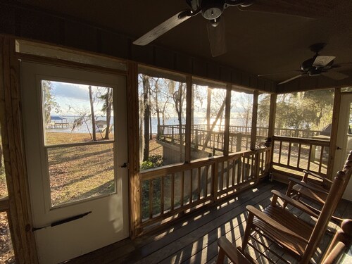 Lakefront Stay on Santee