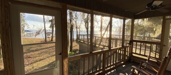 Lakefront Stay on Santee