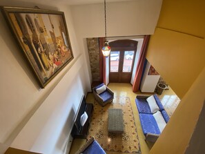 Grand Suite | Living area | 42-inch Smart TV with digital channels, TV, printers - Oasis Hotel (Panama City)