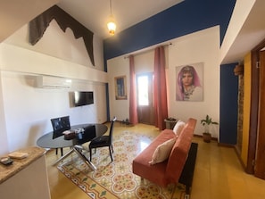 Superior Room, 1 Bedroom, City View | Living area | 42-inch Smart TV with digital channels, TV, printers - Oasis Hotel (Panama City)