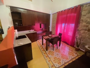 Royal Suite | Living area | 42-inch Smart TV with digital channels, TV, printers - Oasis Hotel (Panama City)