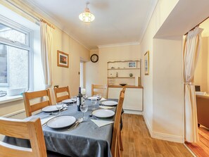 Dining - 3 bedroom accommodation in Amble (Amble)