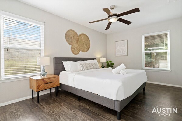 2 habitaciones, escritorio, tabla de planchar con plancha y wifi gratis 