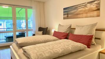 1 Schlafzimmer, Schreibtisch, Bügeleisen/Bügelbrett, Reisekinderbett