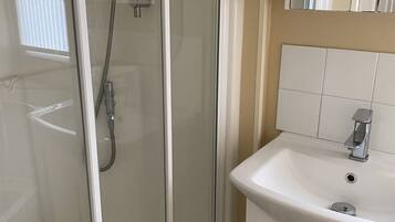 Chalet, Beberapa Tempat Tidur | Kamar mandi | Shower