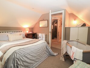 Cottage | 2 bedrooms, individually decorated, individually furnished, free WiFi