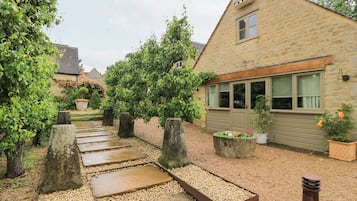 Cottage | Property grounds
