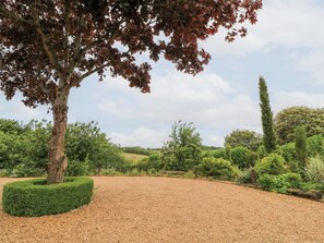 المنطقة المحيطة بالمنشأة